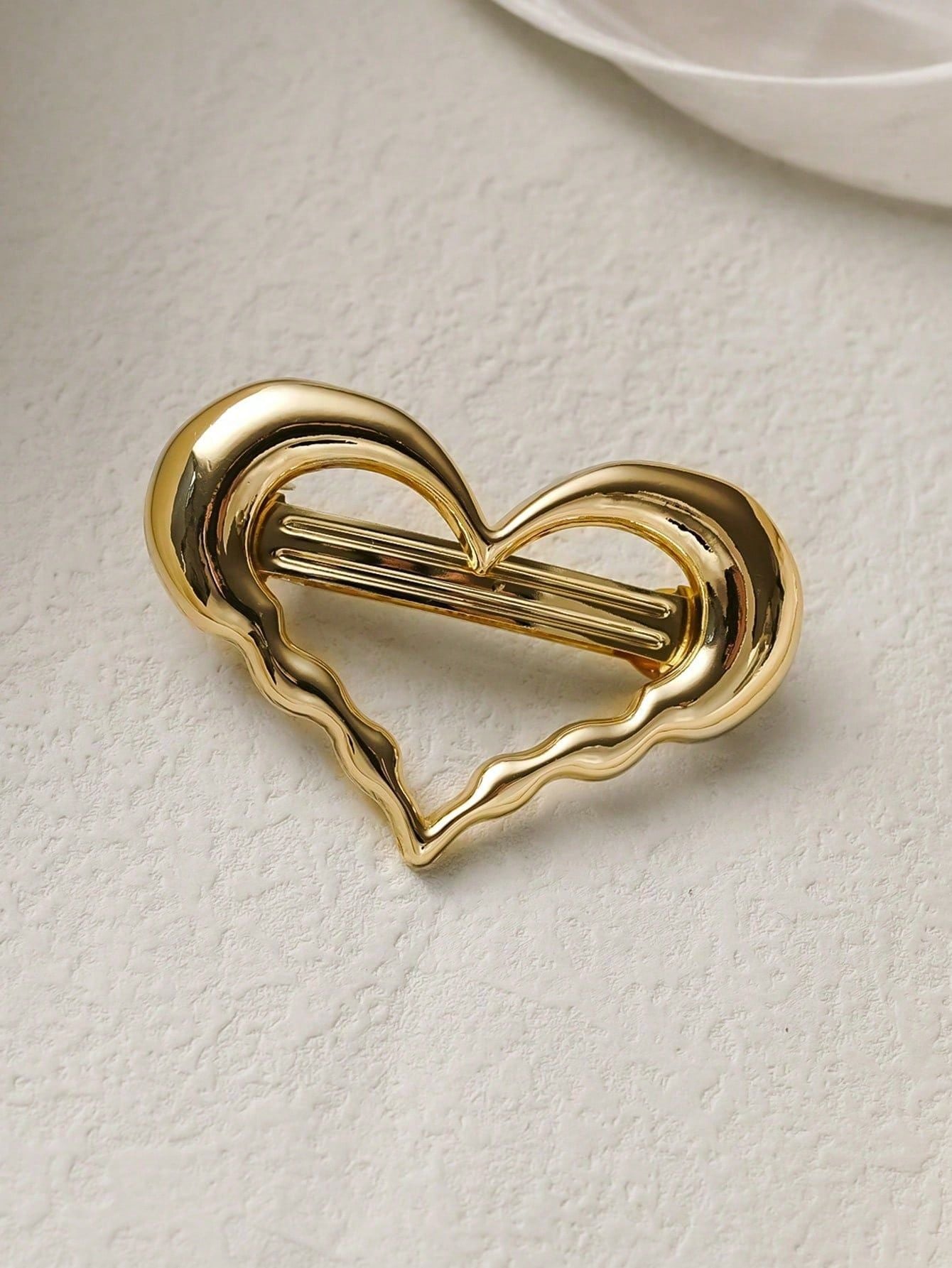 Trendy Hollow Out Heart Metal Hair Claw 8ZA6HCP270L