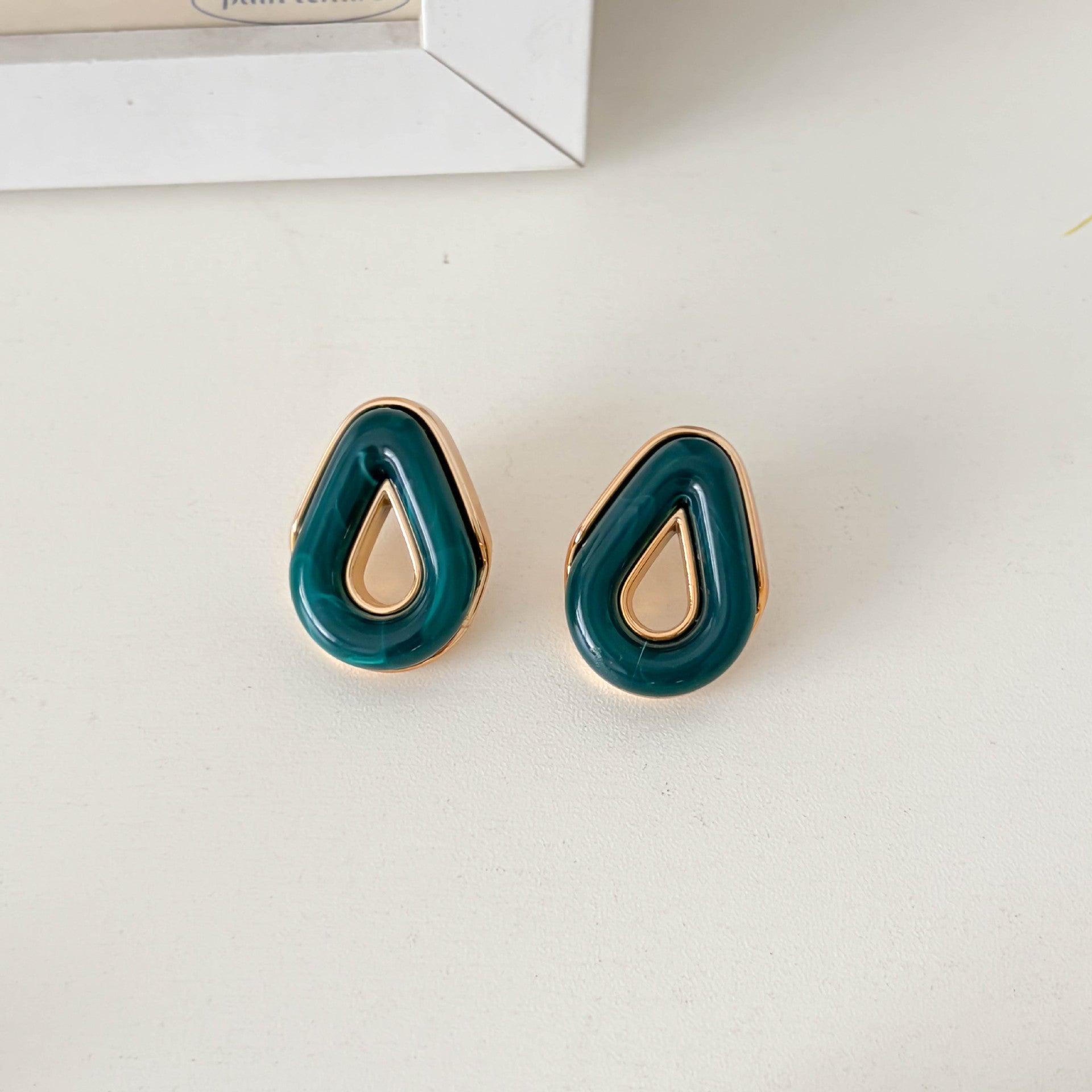 Minimalist Solid Color Hollow Acrylic Stud Earring 6W6JER559