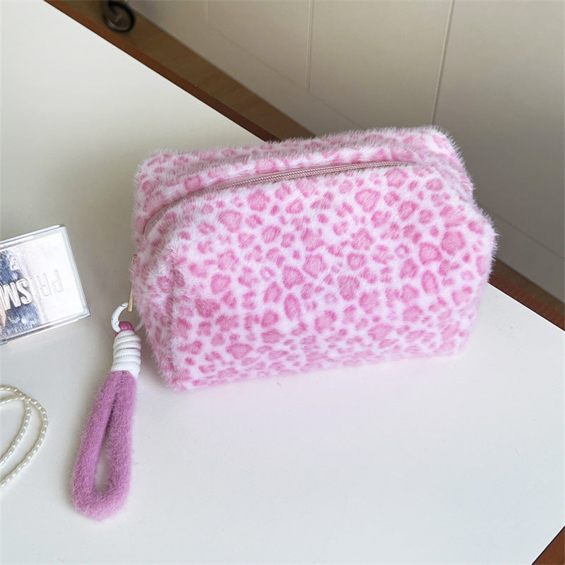 Sweet Plush Heart Large Capacity Cosmetic Bag 6S5CO114