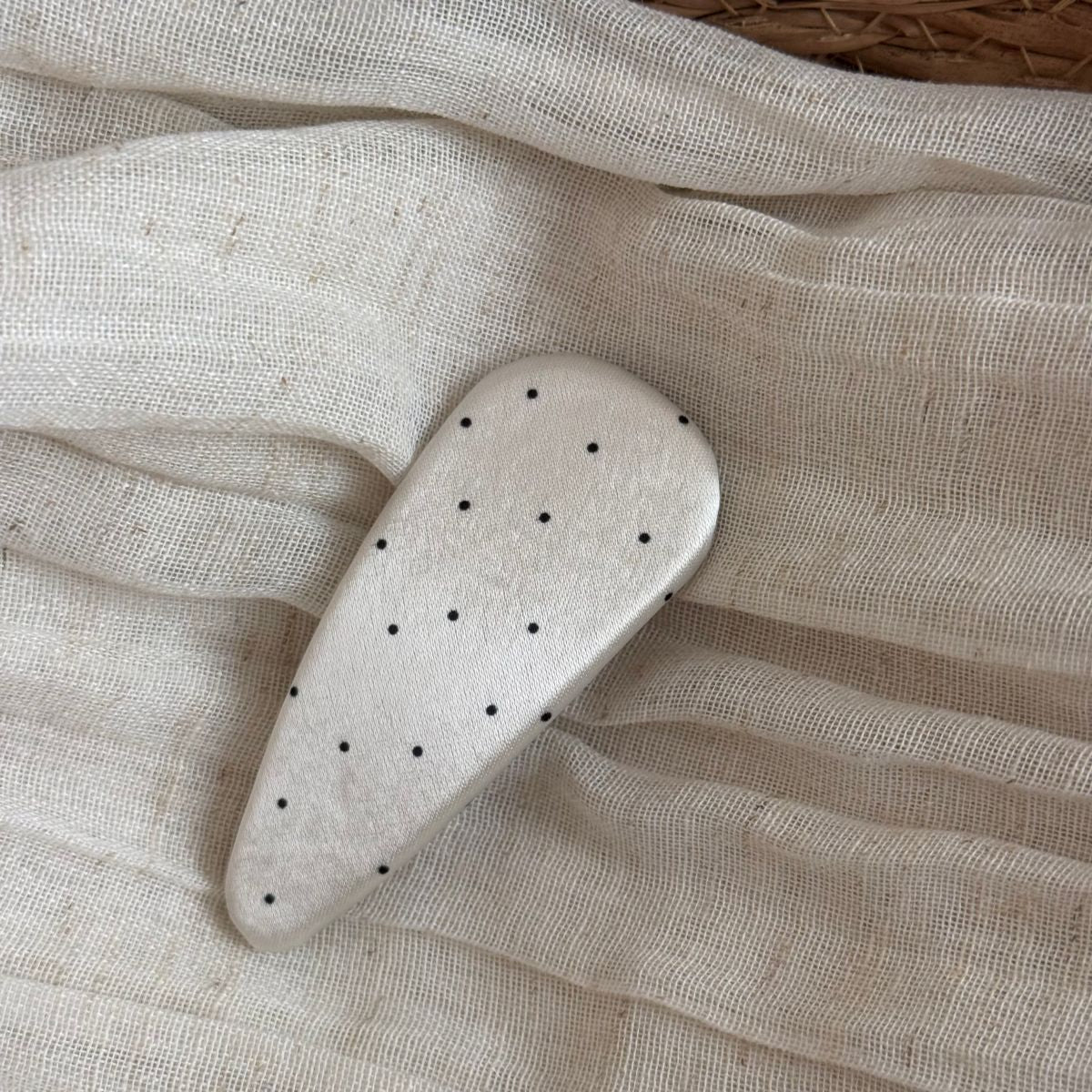 Minimalist Polka Dot Snap Hair Clip 6W6HCP1668