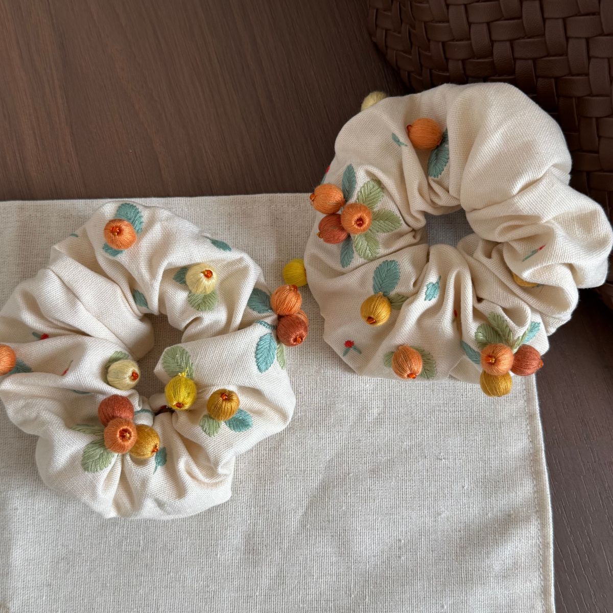 Stylish Fruit Leaf Embroidery Ruffled Scrunchies 6W6HSR503