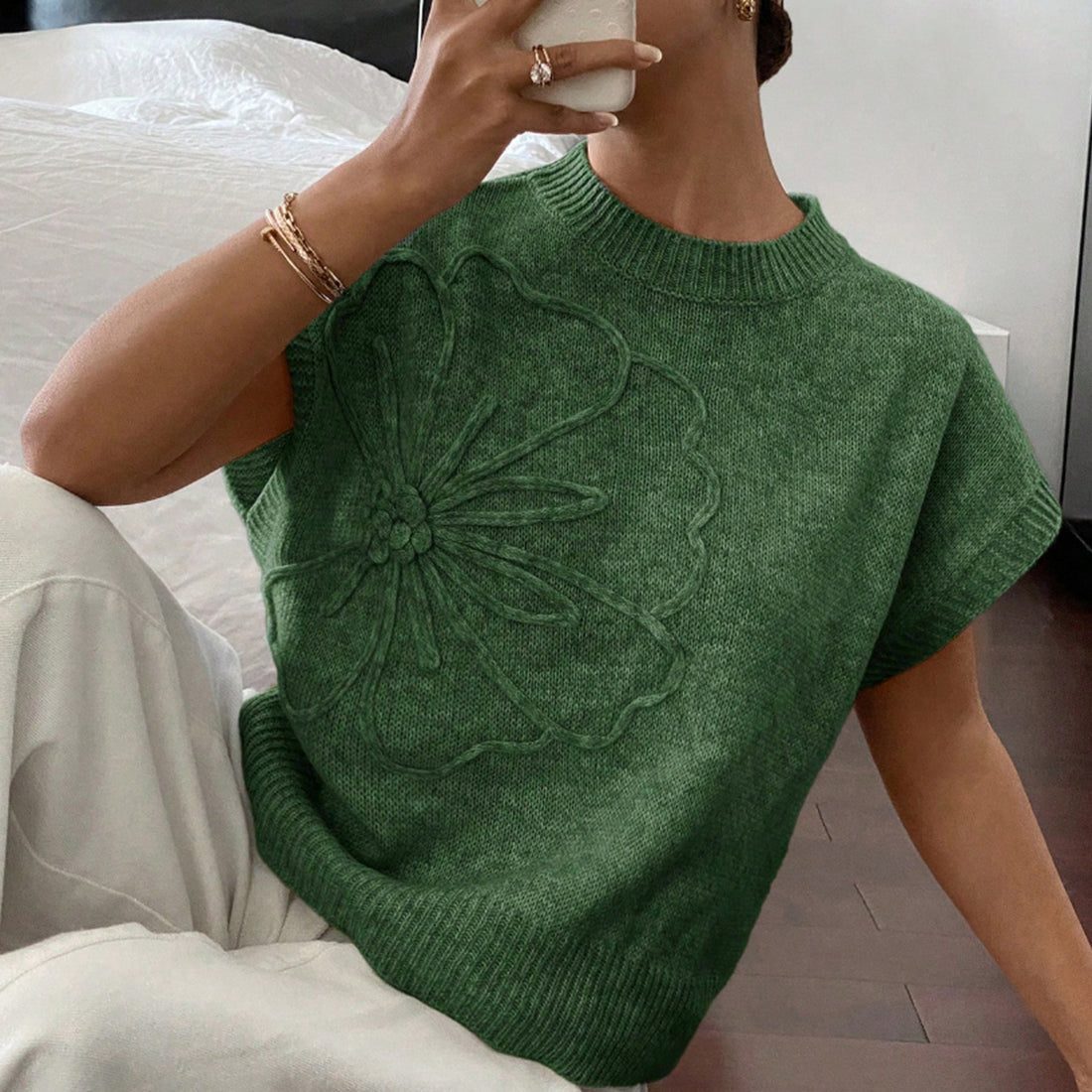 Trendy Floral Embroidered Sleeveless Knit Top DP25E530