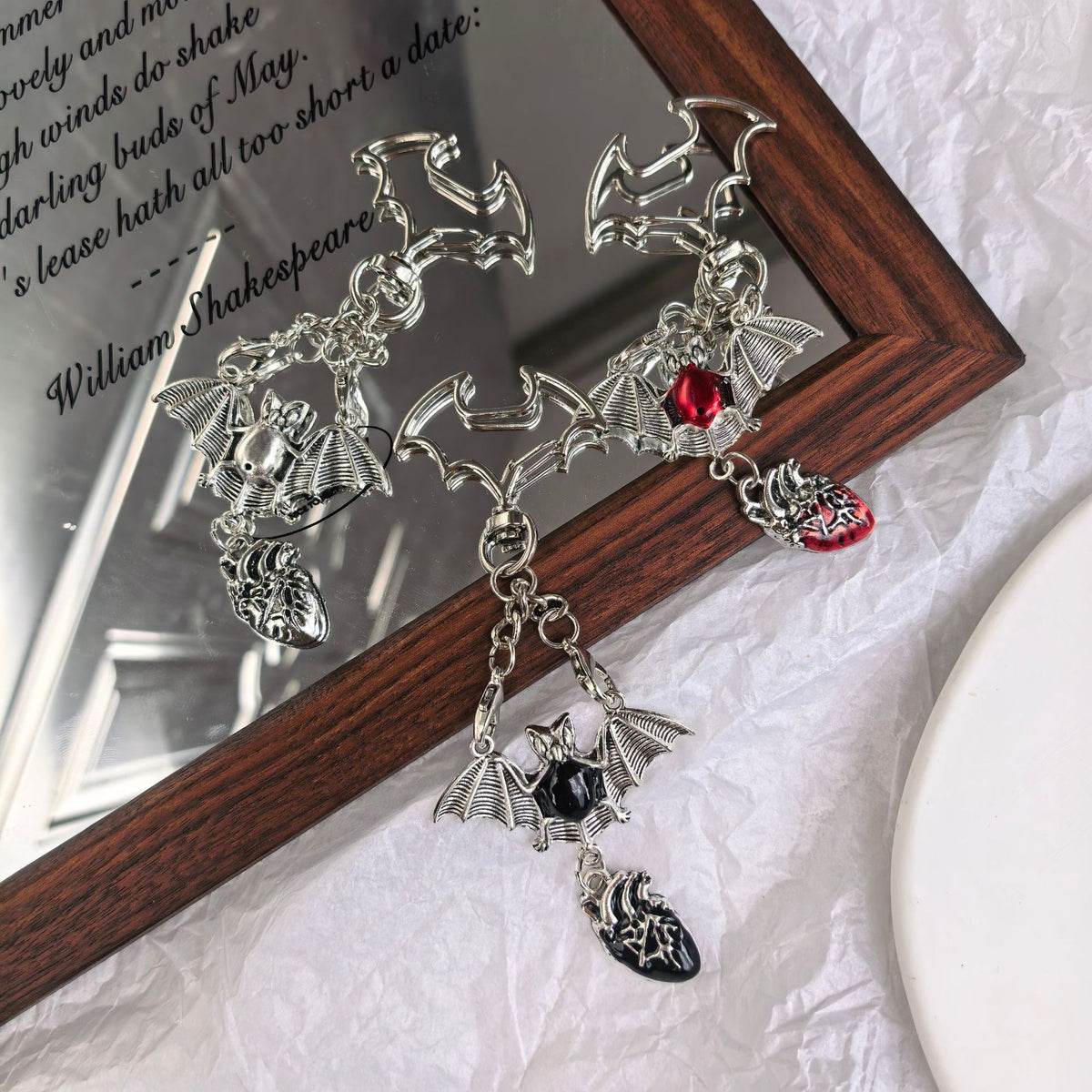 Vintage Gothic Vampire Bat Halloween Keychain 6W10BBC837