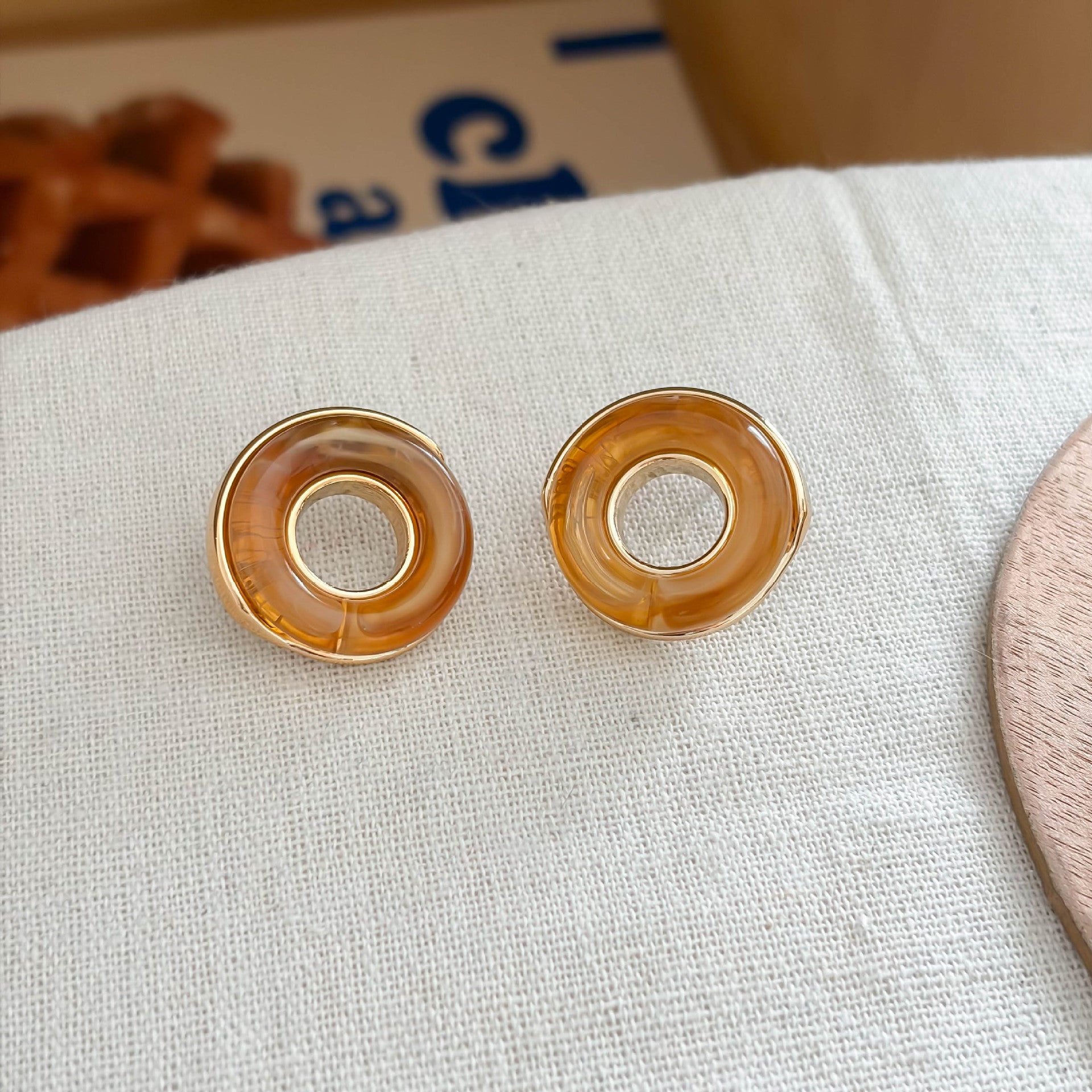 Fashion Hollow Out Resin Round Stud Earrings 6W6JER558