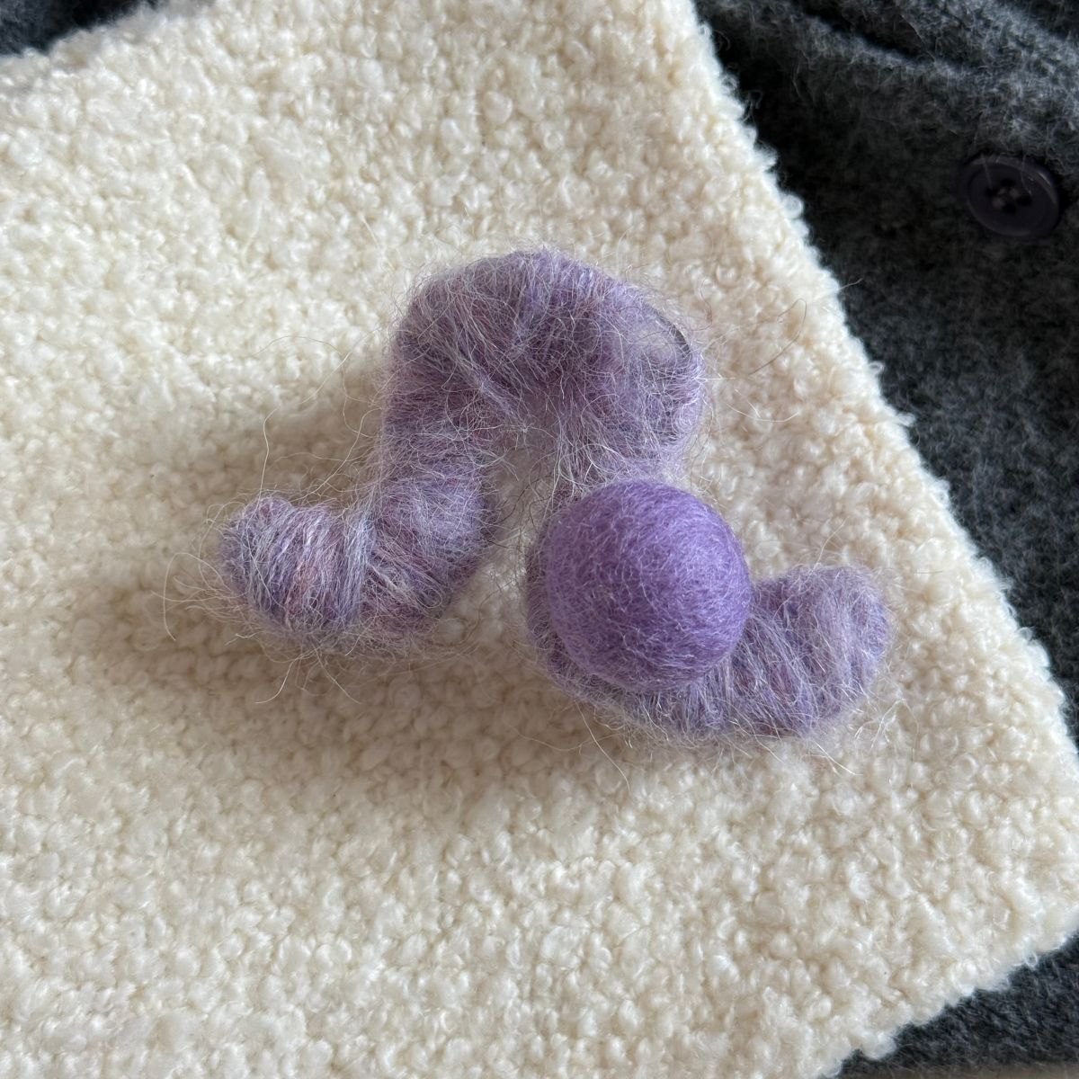 Sweet Plush Felt Ball Small Hair Claw 6W6HCP1652