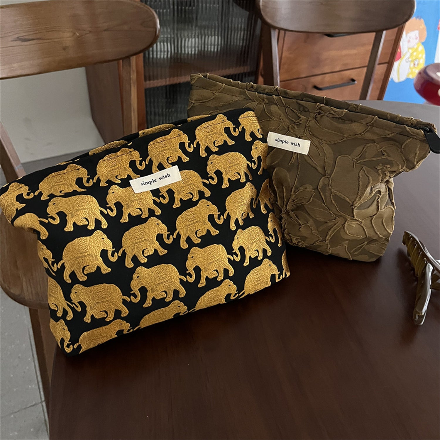 Vintage Elephant Jacquard Portable Makeup Bag MK2BW6S10BOB76