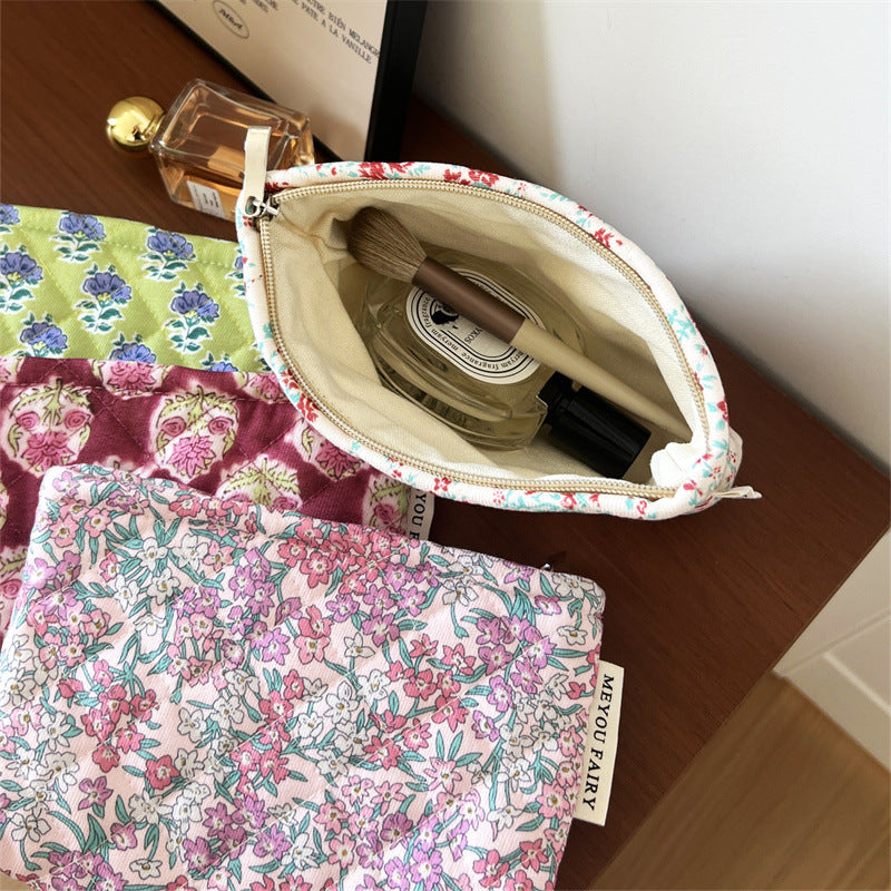 Sweet Floral Print Quilt Shell Cosmetic Bag 6S5CO117