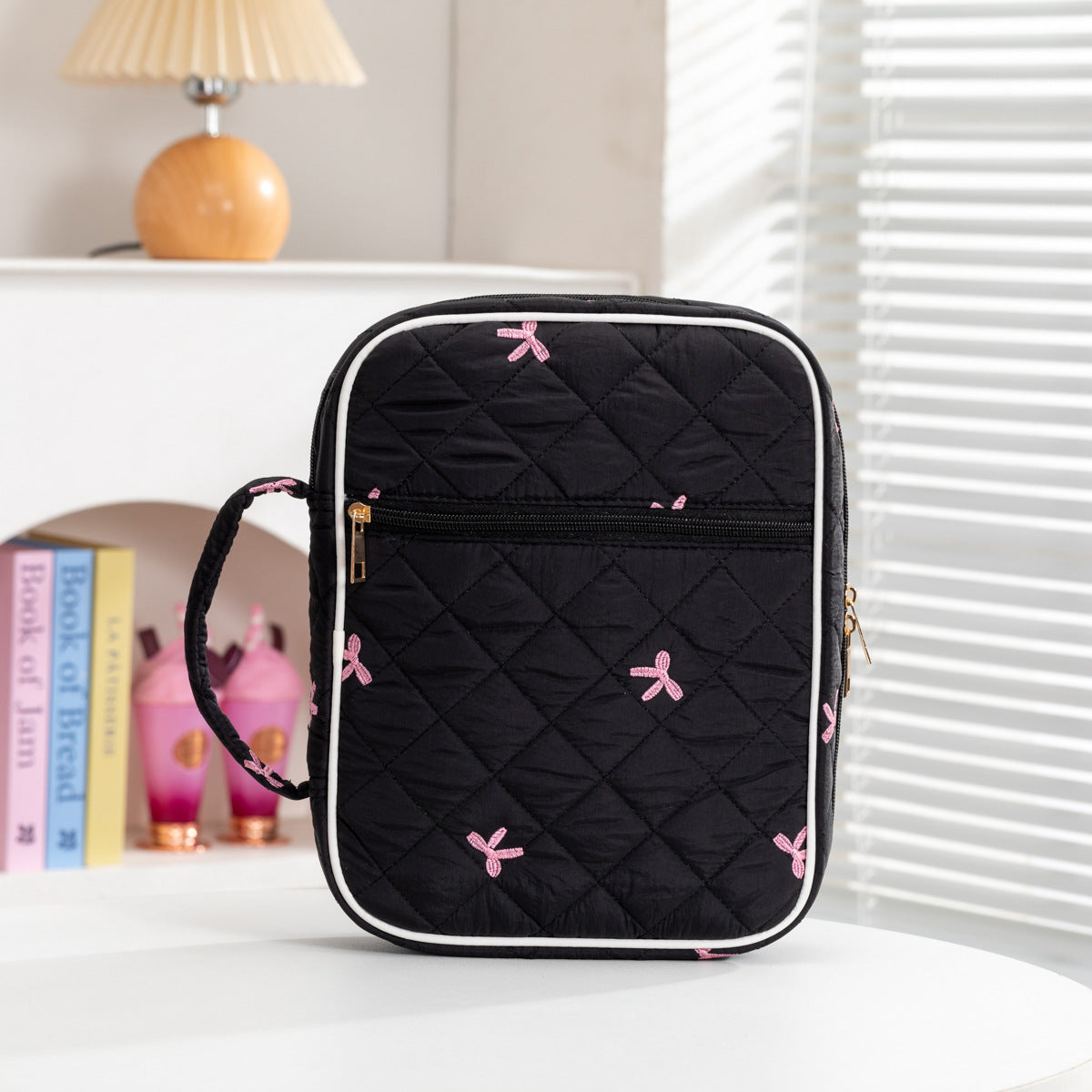 Sweet Bowknot Print Quilt Shell Cosmetic Bag 6S5CO100