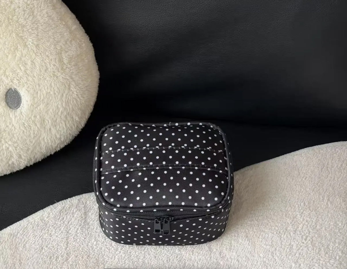 Cute Polka Dots Portable Makeup Bag MK2BW6S10BOB78