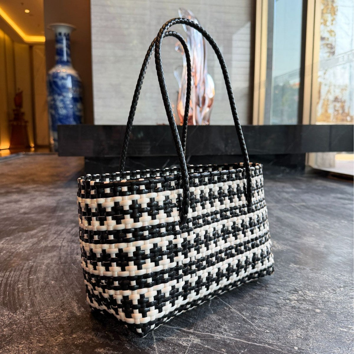 Trendy Hand-Woven Color Contrast Beach Handbag 8PU6BBG433T