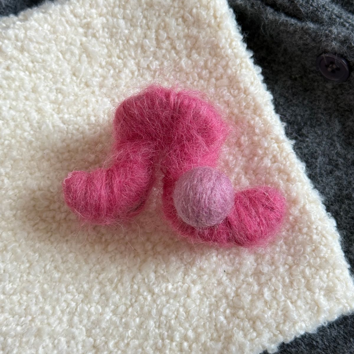Sweet Plush Felt Ball Small Hair Claw 6W6HCP1652