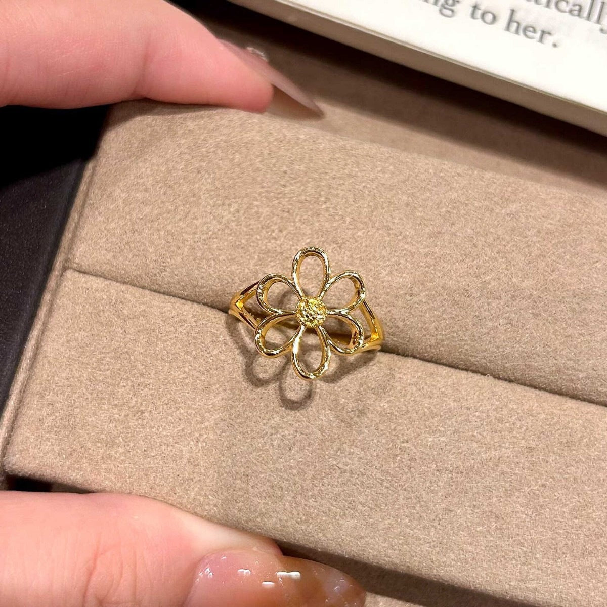Stylish Hollow Out Daisy Floral Ring 8ZA6JRG133L