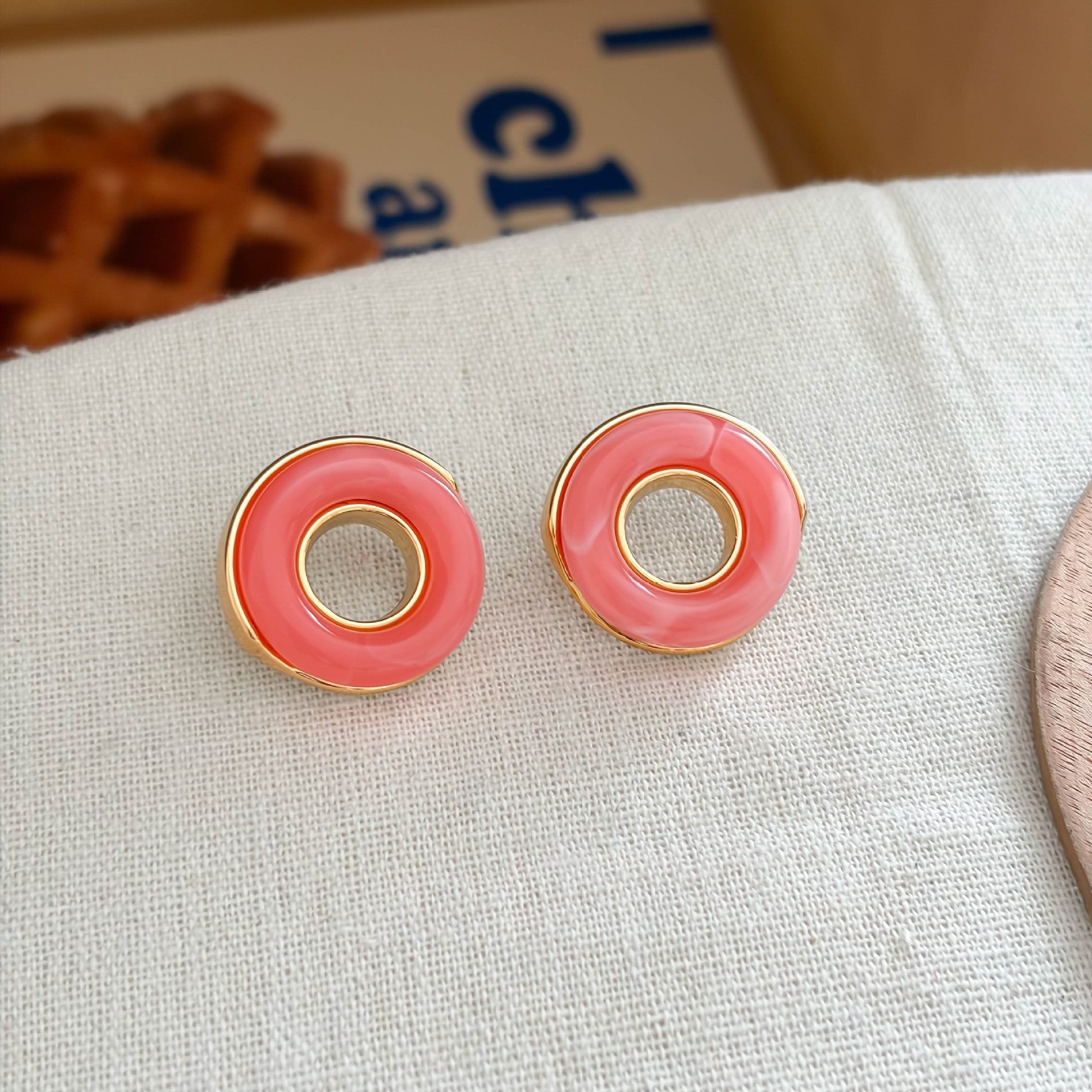 Fashion Hollow Out Resin Round Stud Earrings 6W6JER558