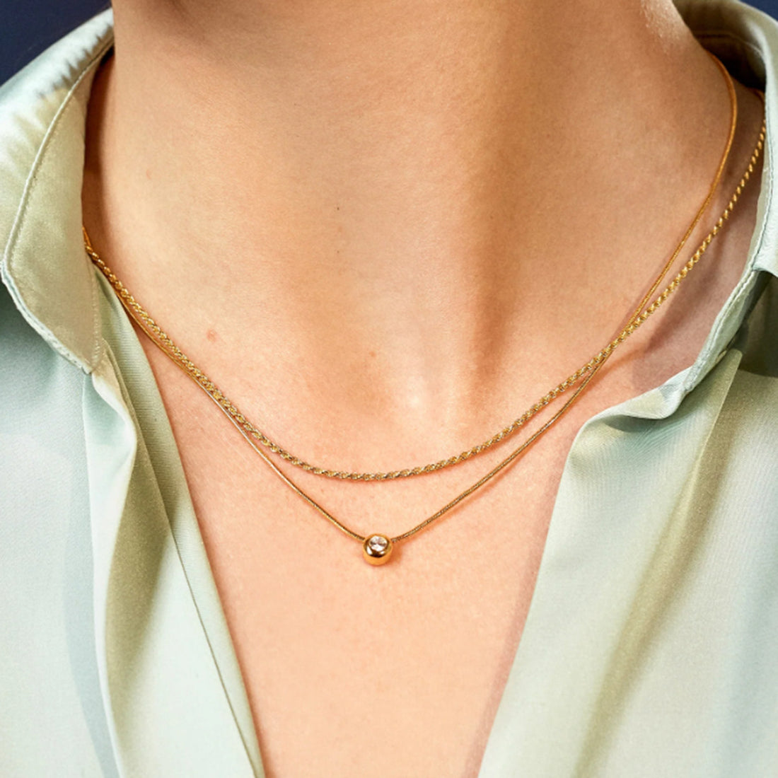 Simple Rhinestone Round Pendant Necklace DPJN0904
