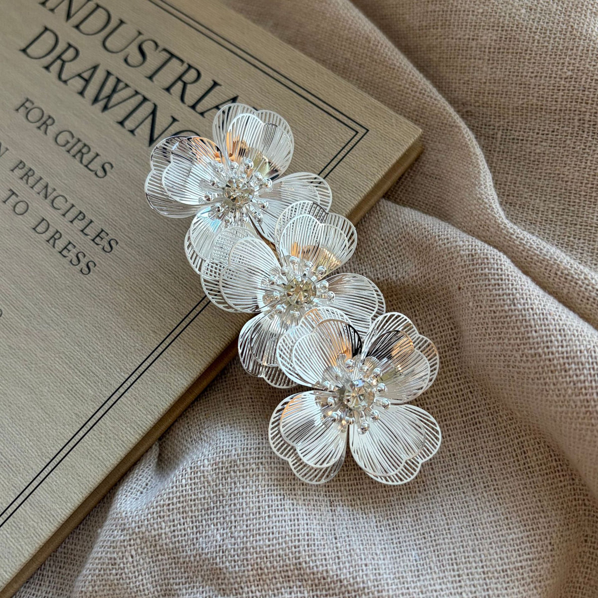 Sparkly Rhinestone Flower Duckbill Hair Clip 6W6HCP1676