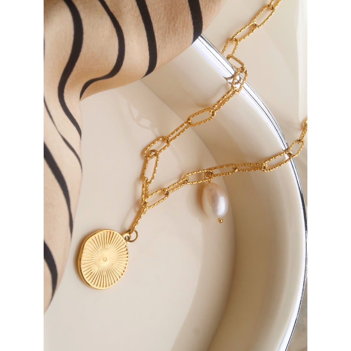 Coin Medallion Pendant Necklace - DippedShop Wholesale - #5203