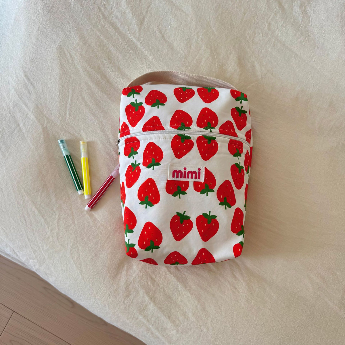 Cute Strawberry Print Portable Cosmetic Bag 6C5CO275