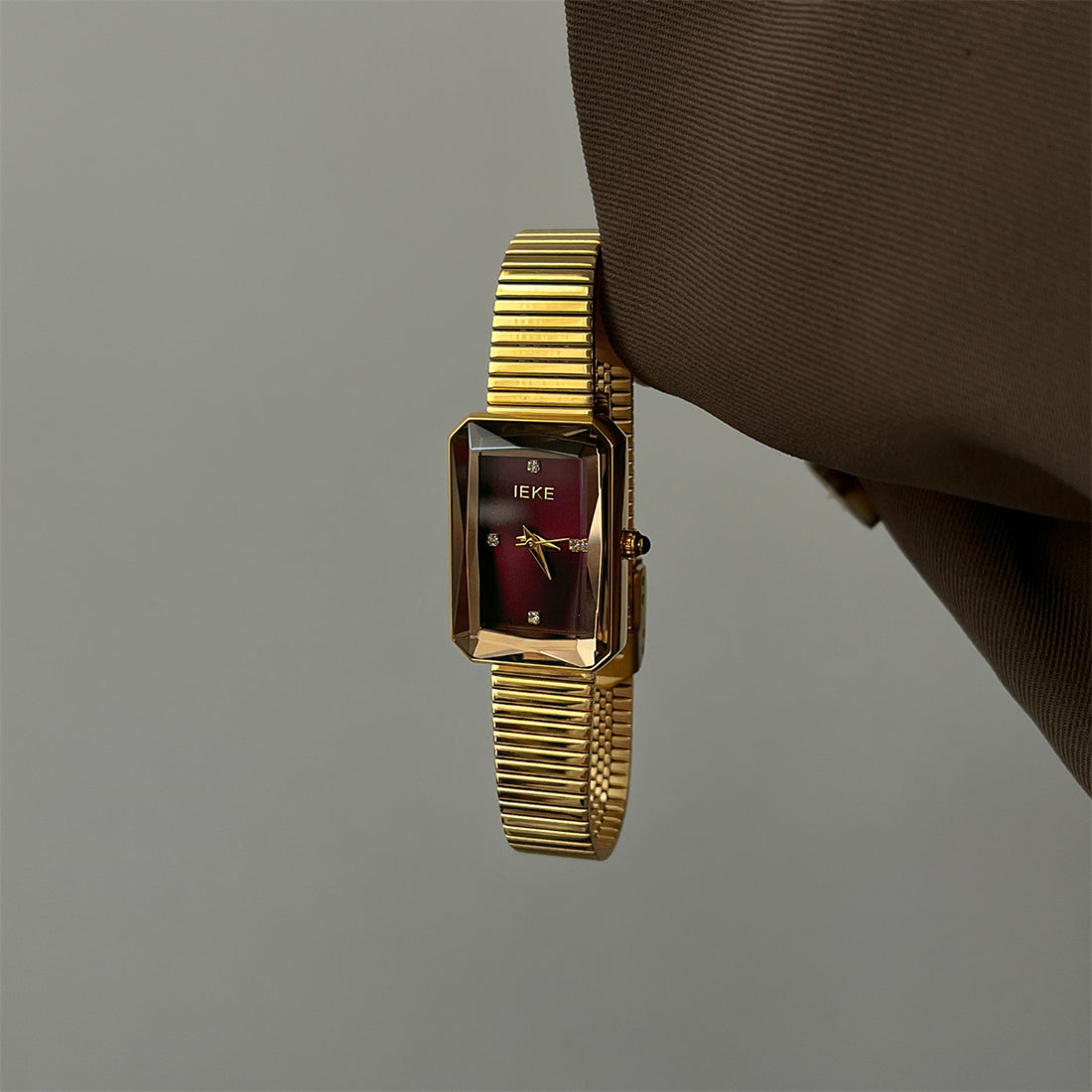 Vintage Gold Red Dial Watch - DippedShop Wholesale - #6403