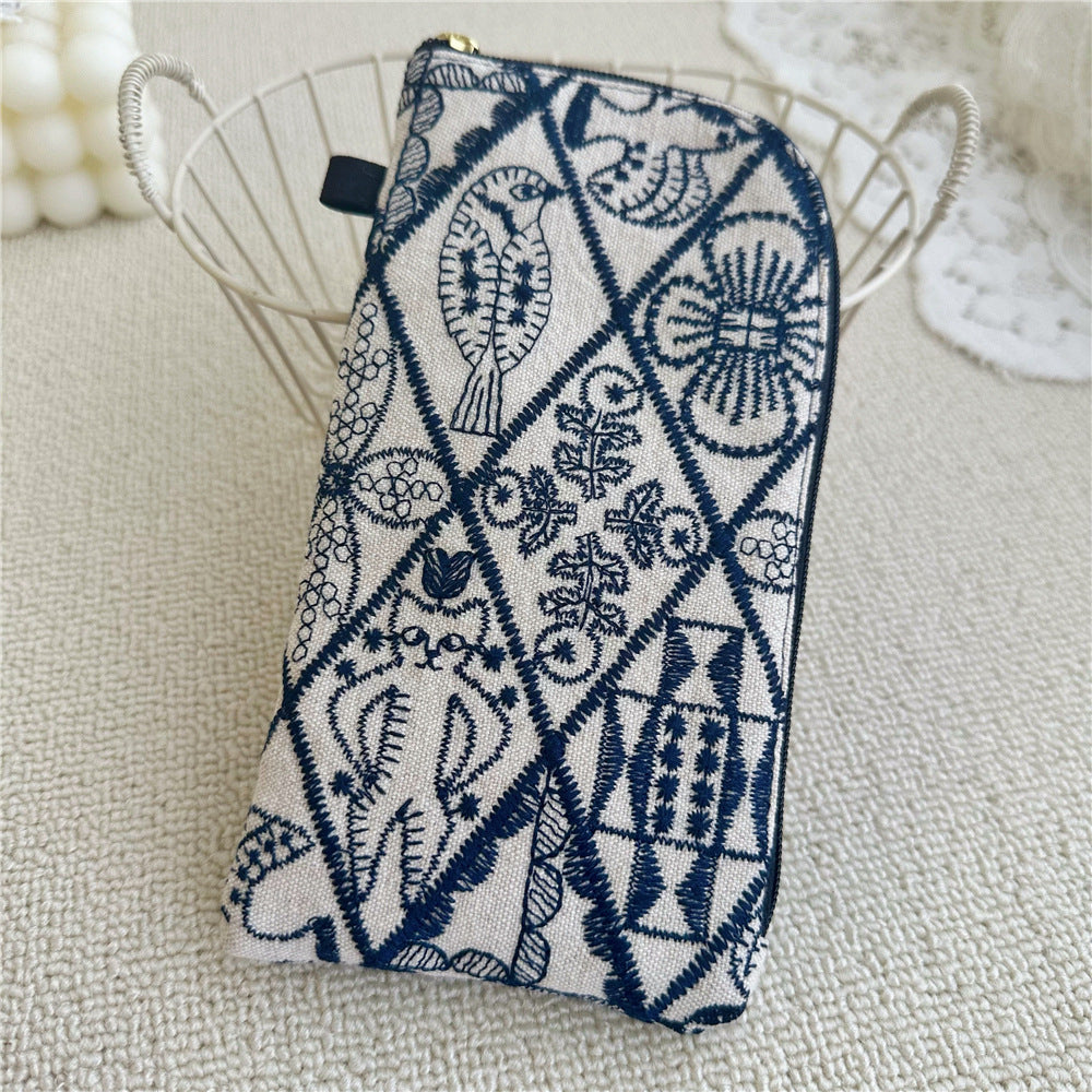 Stylish Floral Embroidery Lightweight Sunglasses Case MK2BLC6S13HSY74