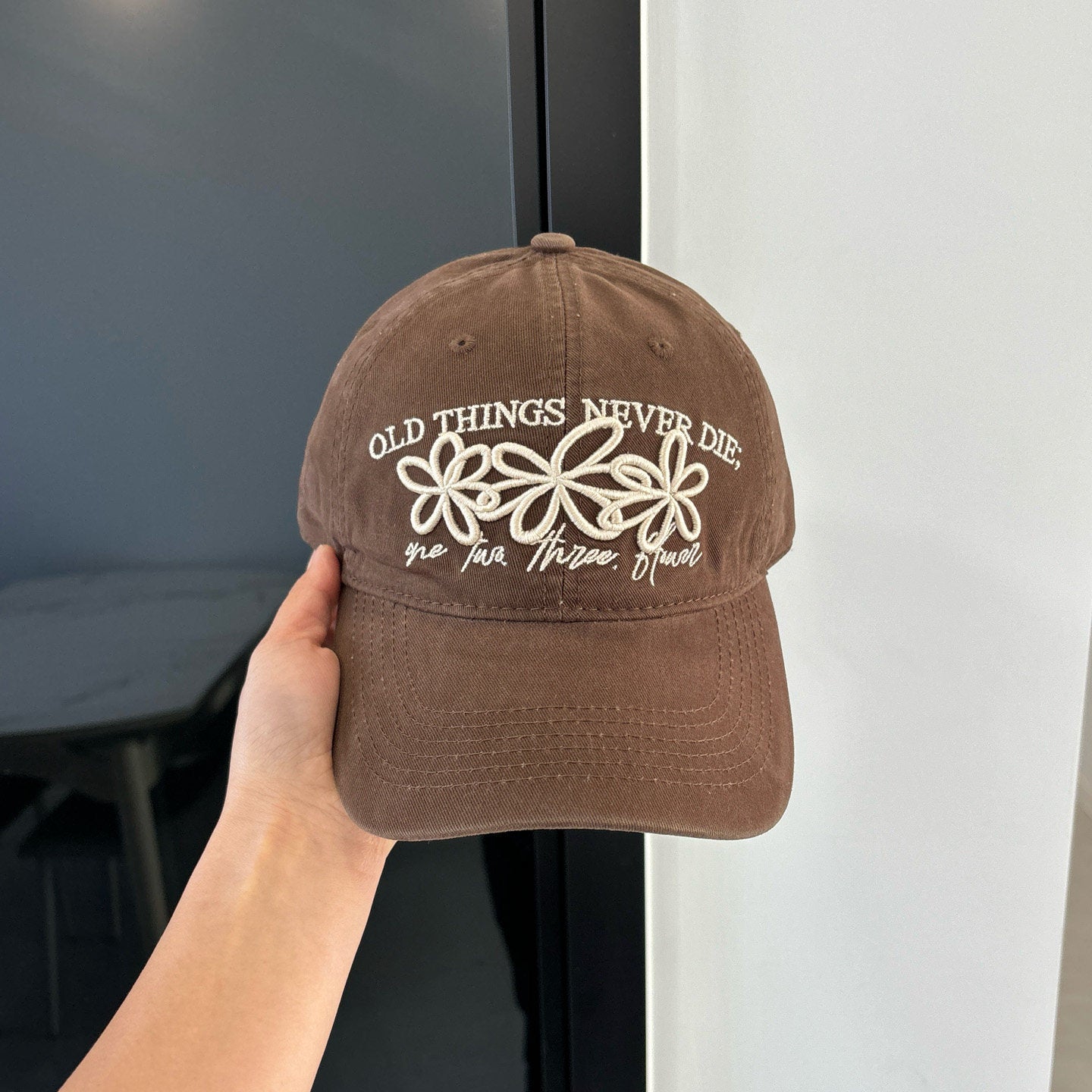 Minimalist Flower Embroidery Versatile Baseball Cap MK2BW6W6HAT88
