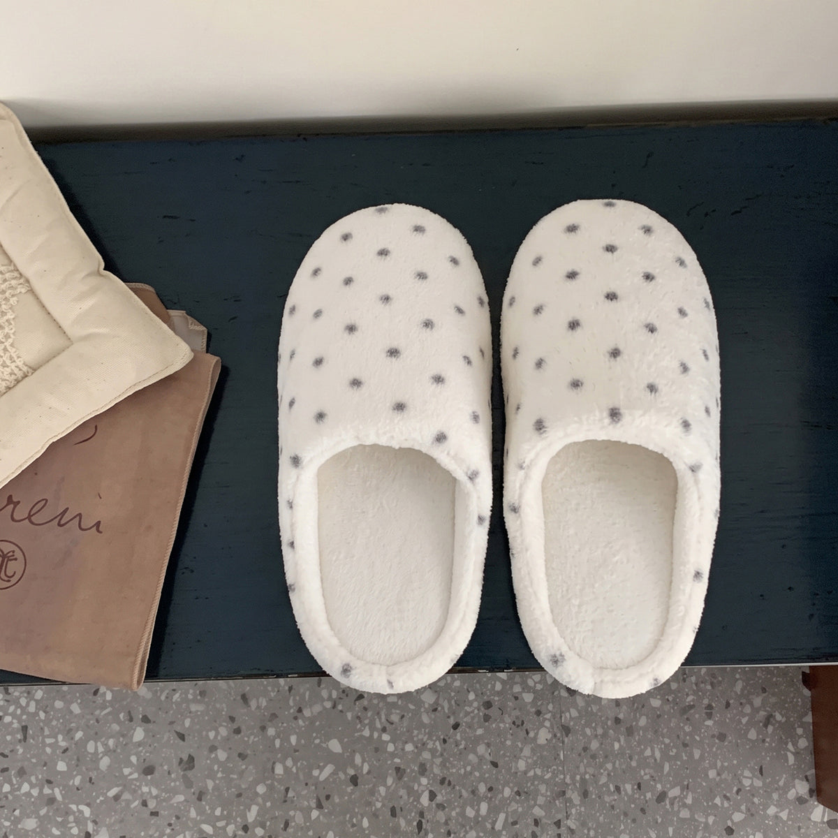 Trendy Polka Dots Soft Plush Indoor Slippers 6W8FSP232