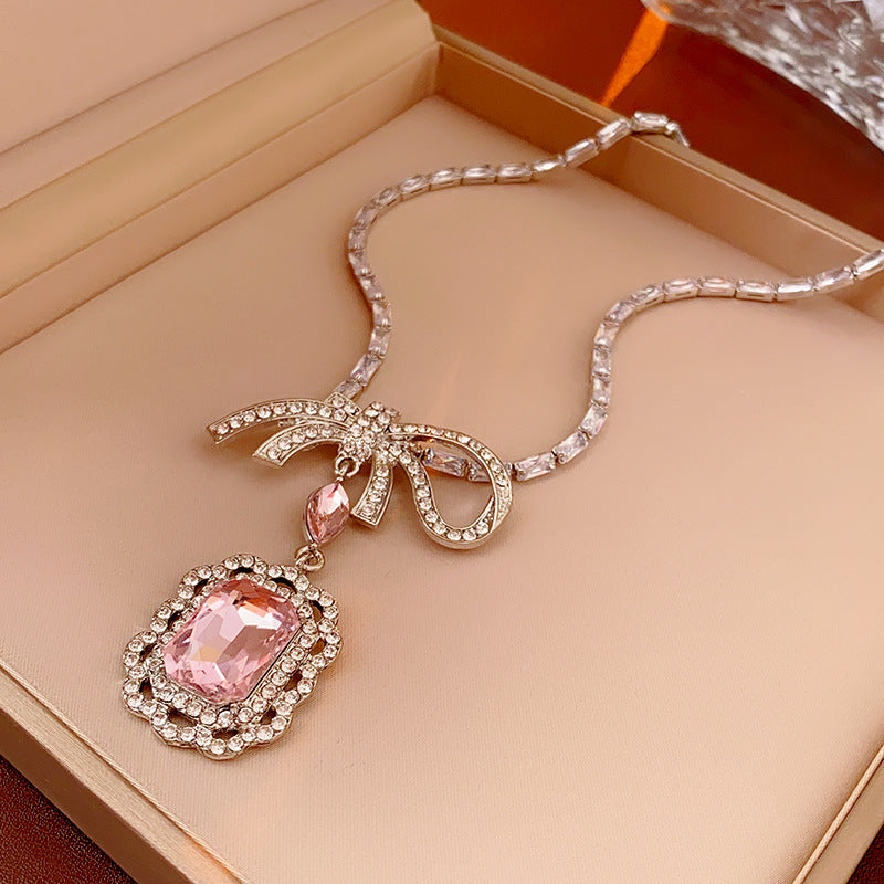 Elegant Rhinestones Pendant Bowknot Choker Necklace 6W6JNC915