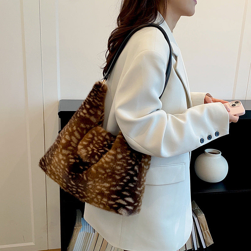 Minimalist Solid Color Large Capacity Plush Shoulder Bag 6W10BBG1927