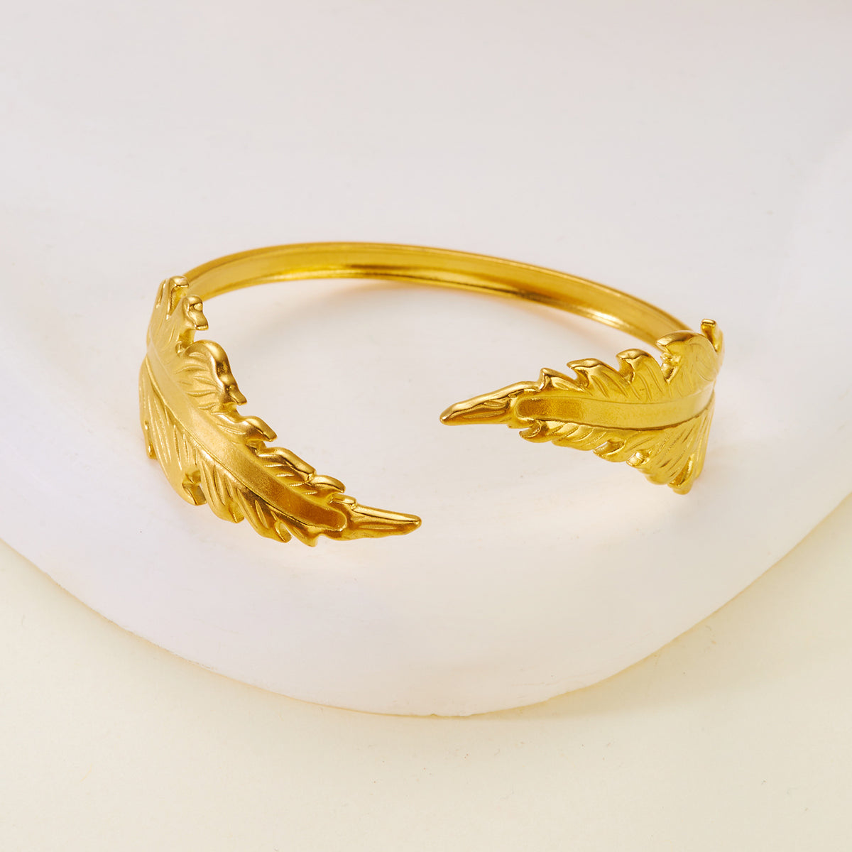 Vintage Feather Gold Plated Open Cuff Bracelet 6W6JBR592