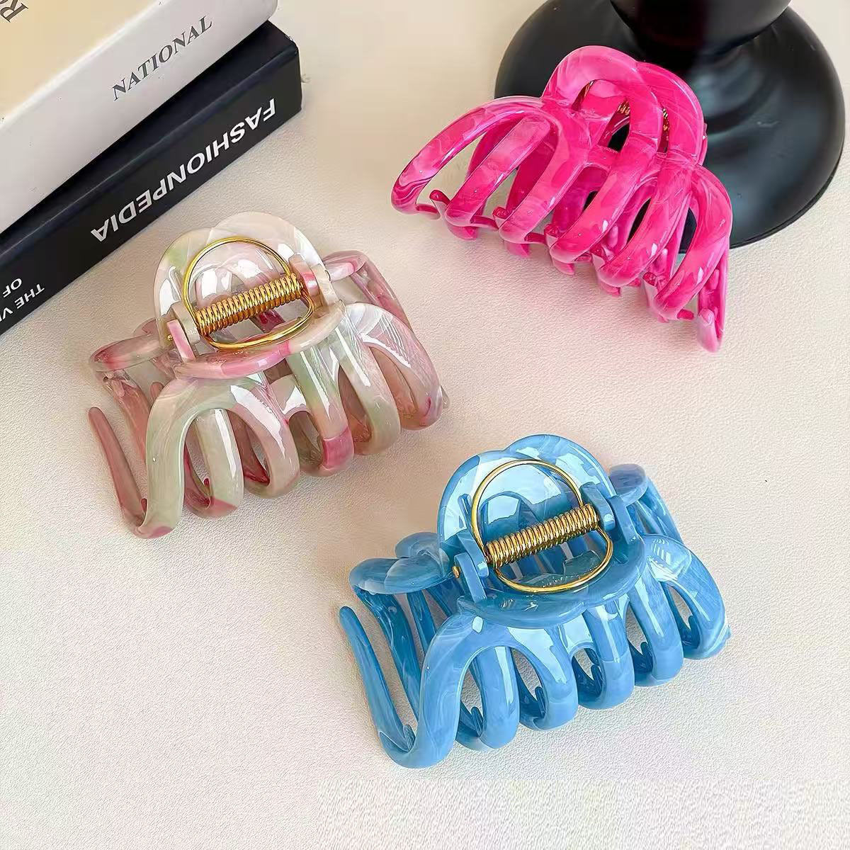 Simple Large Octopus Strong Hold Hair Claw 6W6HCP1664