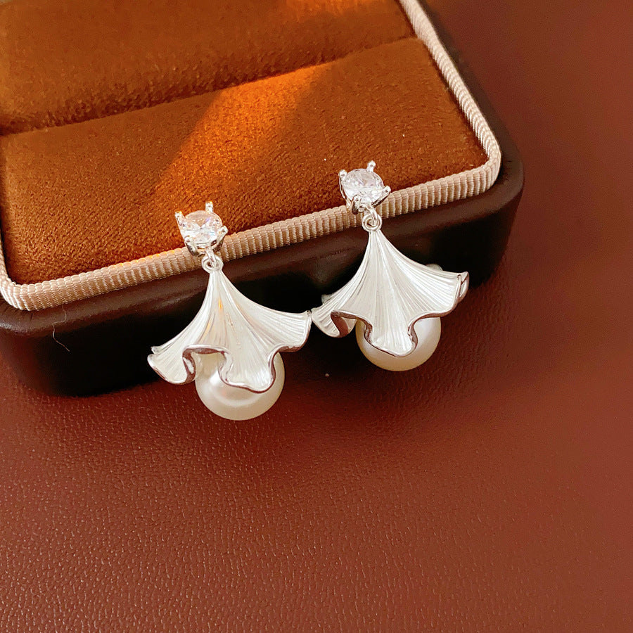 Sparkling Rhinestone Ginkgo Leaf Pearl Drop Earrings 6W6JER754