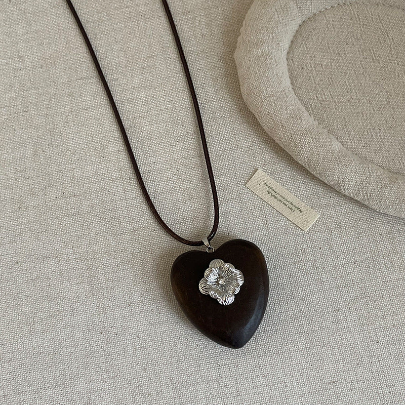 Vintage Wooden Heart Pendant Choker Necklace 6W6JNC382L