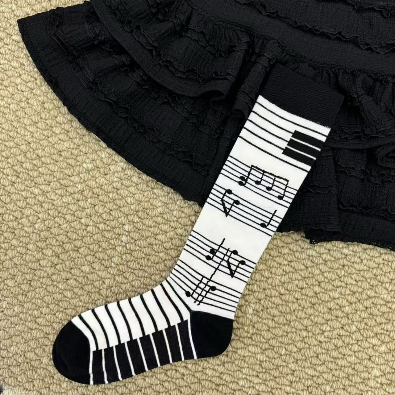 Color Block Musical Note Calf Socks 6W8FSO773