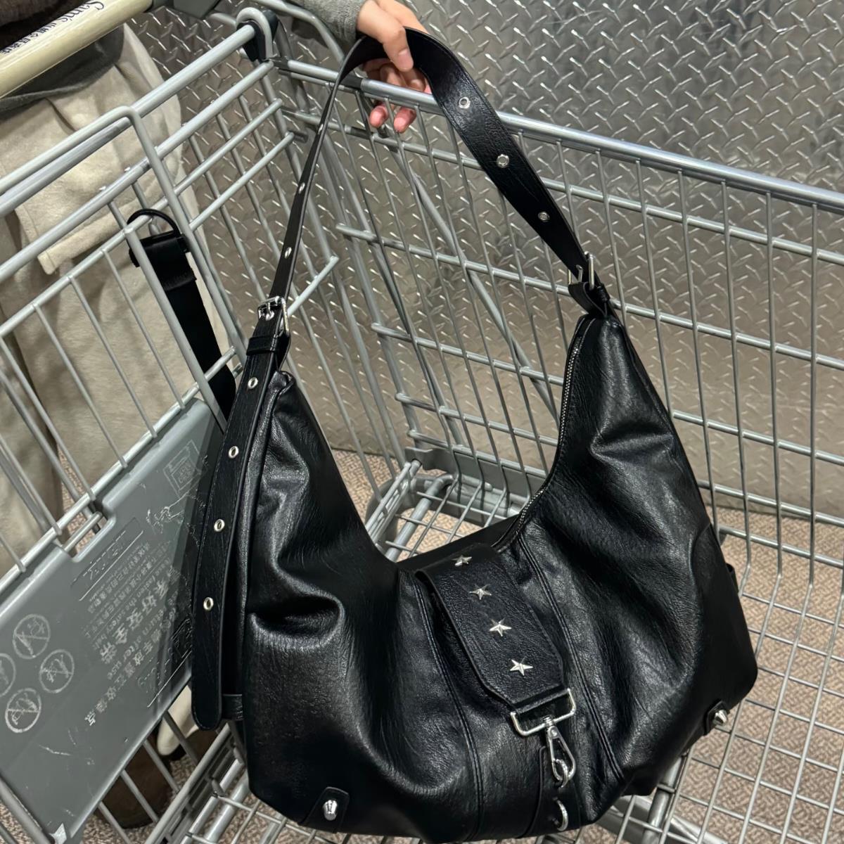 Punk Style Large Capacity Commuter Shoulder Bag 6W10BBG2013
