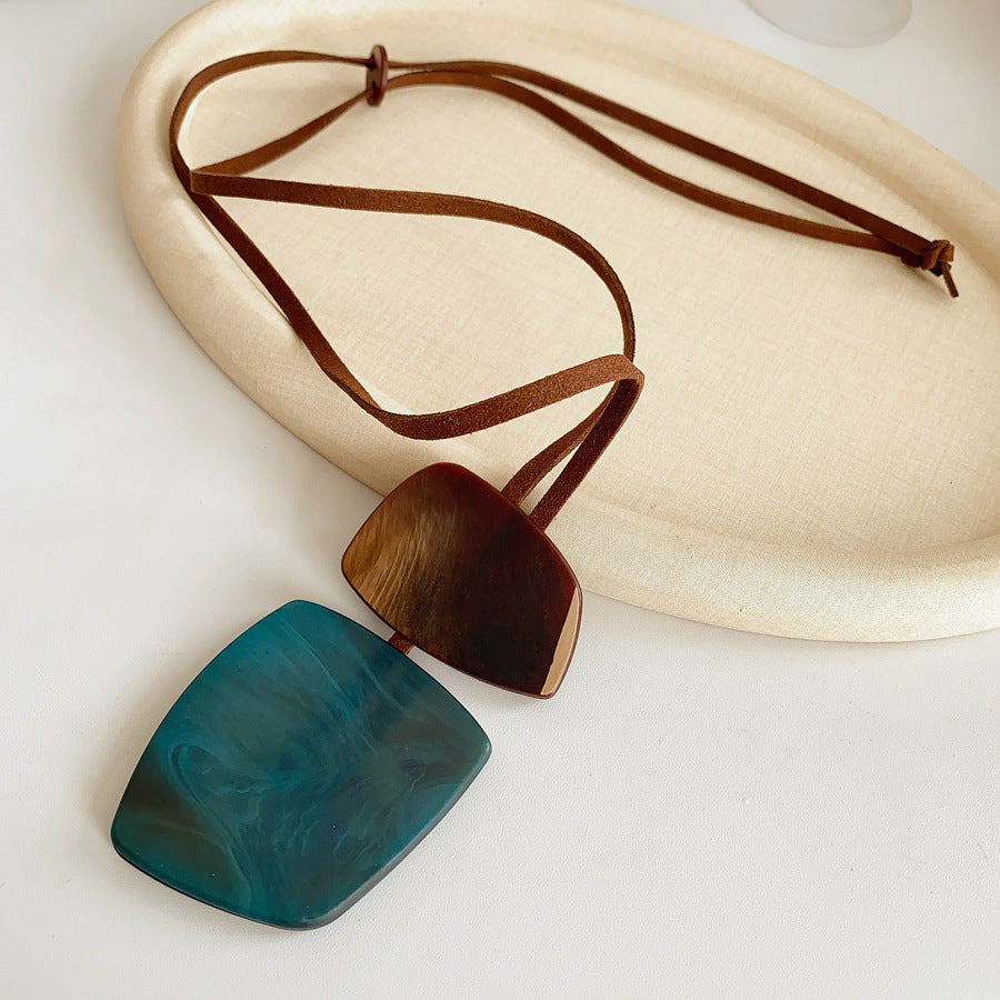 Vintage Irregular Acrylic Pendant Necklace 6W6JNC899
