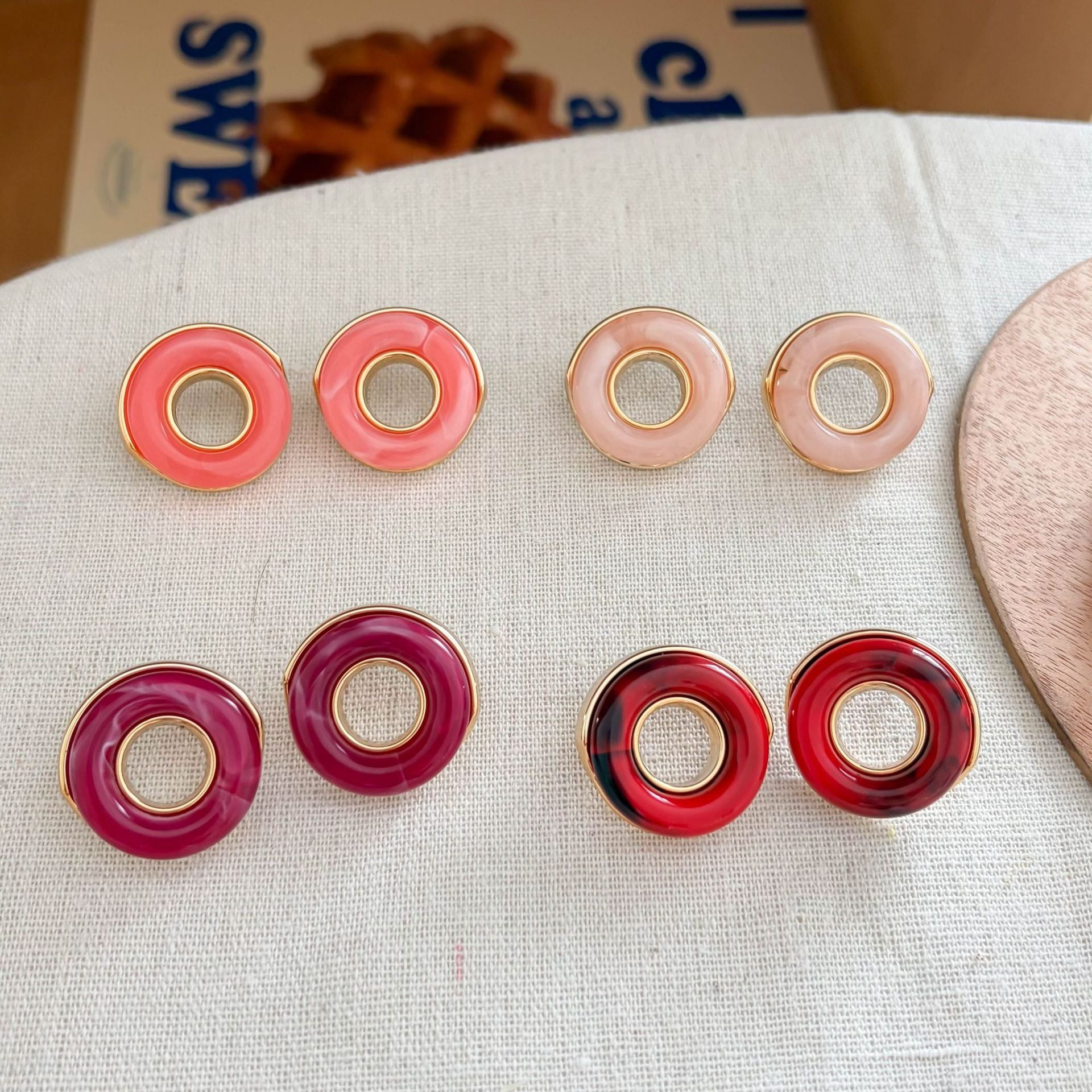 Fashion Hollow Out Resin Round Stud Earrings 6W6JER558