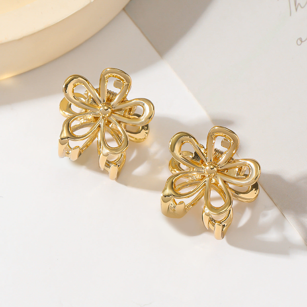 ELegant Hollow Out Metal Flower Mini Hair Claw MK2MBEP6W6HCP371