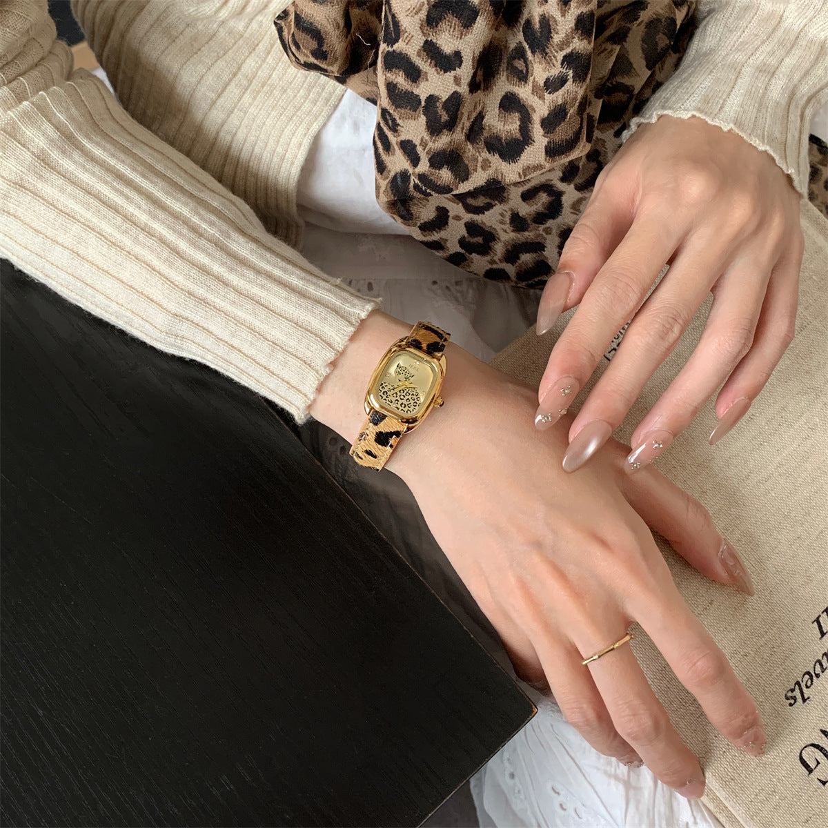 Leopard Quartz Leather Watch - DippedShop Wholesale - #0179