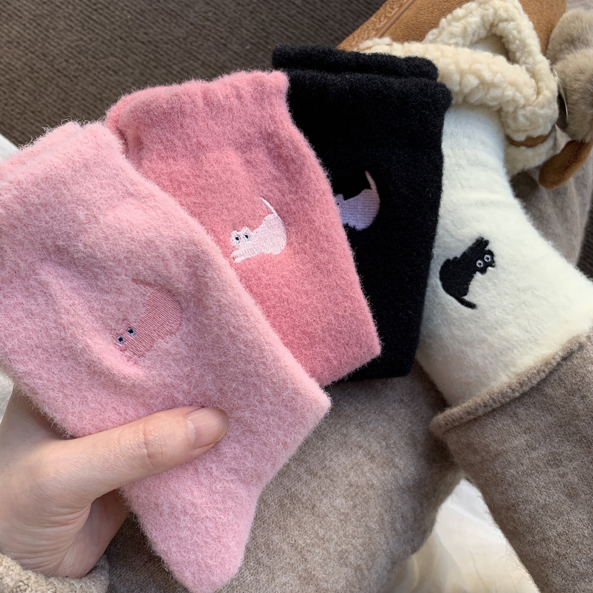 Cute Embroidered Cat Velvet Socks 6W8FSO884