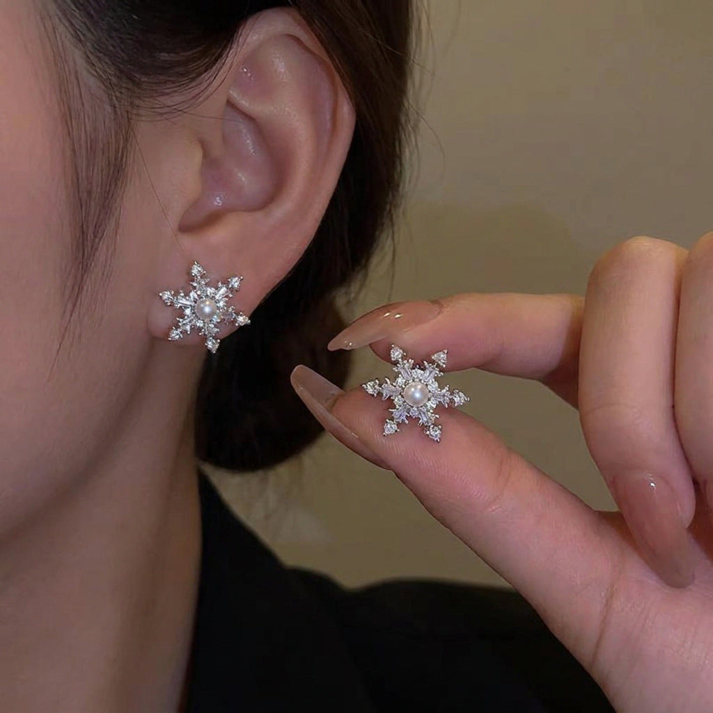 Creative Sparkly Rhinestone Snowflake Christmas Earrings 6W6JER682