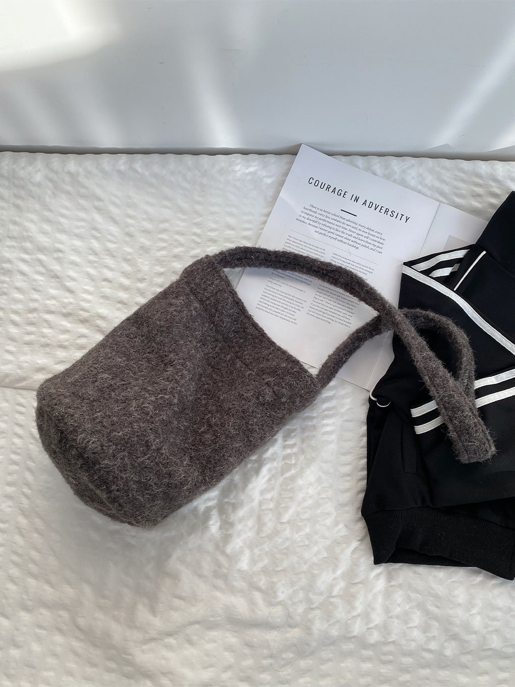 Simple Solid Color Plush Shoulder Bucket Bag DP25H591