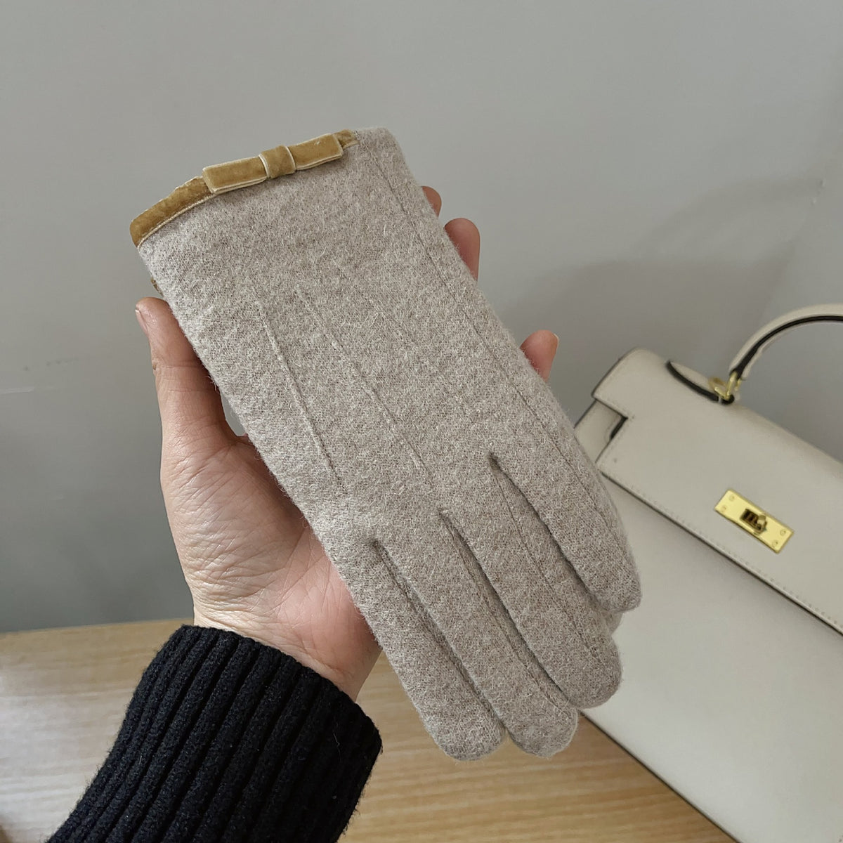 Bowknot Plush Touchscreen Gloves - DippedShop Wholesale - #1379