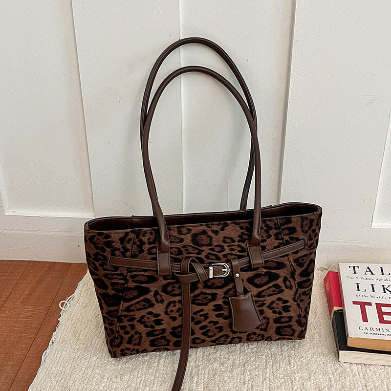 Trendy Large Capacity Buckle Commuter Shoulder Bag 6W10BBG2381