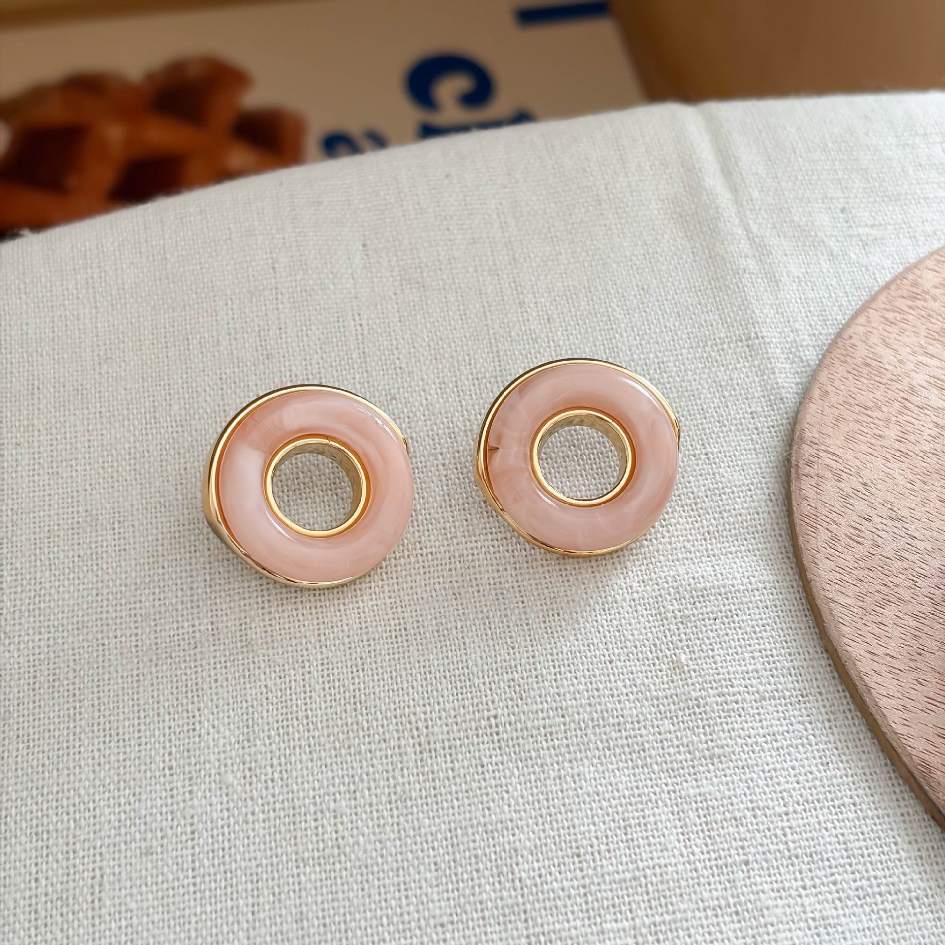 Fashion Hollow Out Resin Round Stud Earrings 6W6JER558