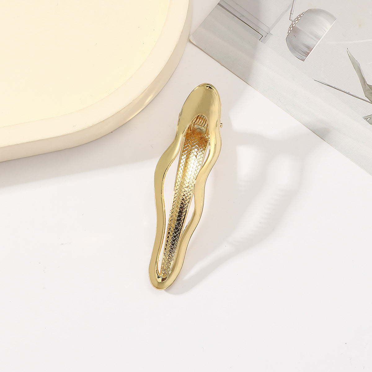 Vintage Metal Geometric Gold Plated Hair Clip MK2MBEP6W6HCP370