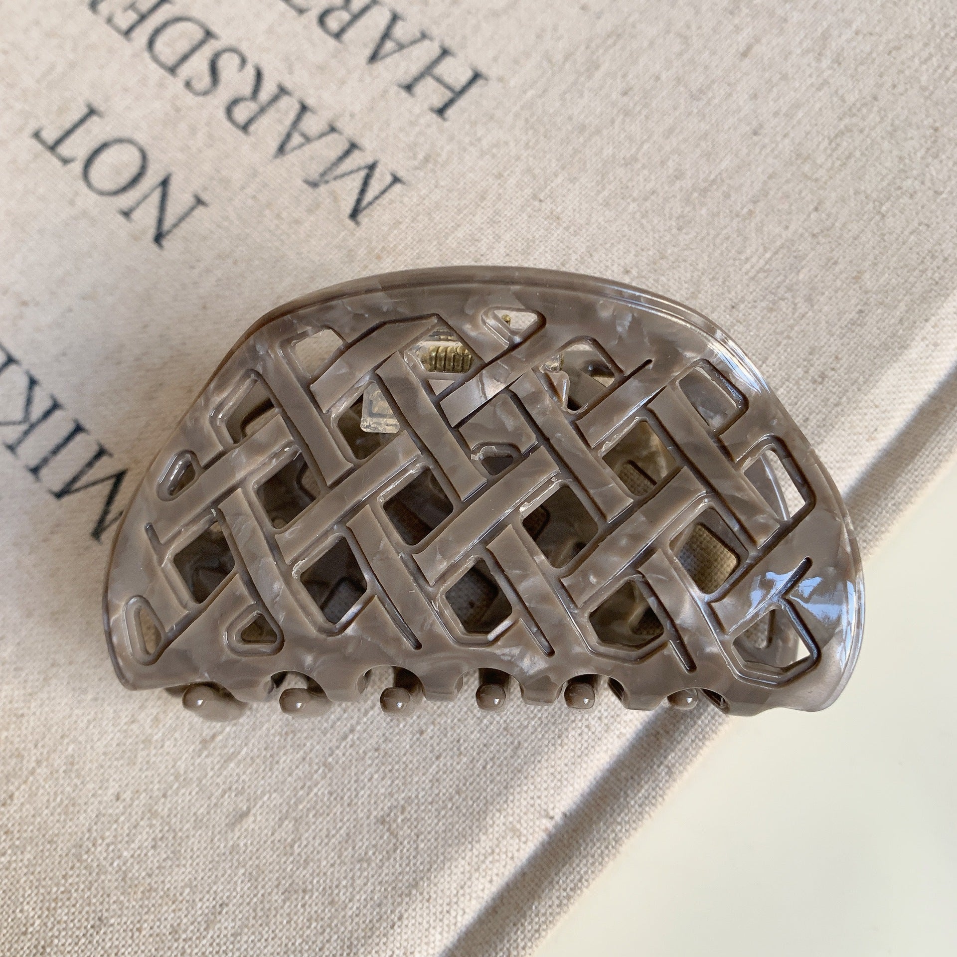 French Style Woven Plaid Acetate Hair Claw 8AS6HCP268T