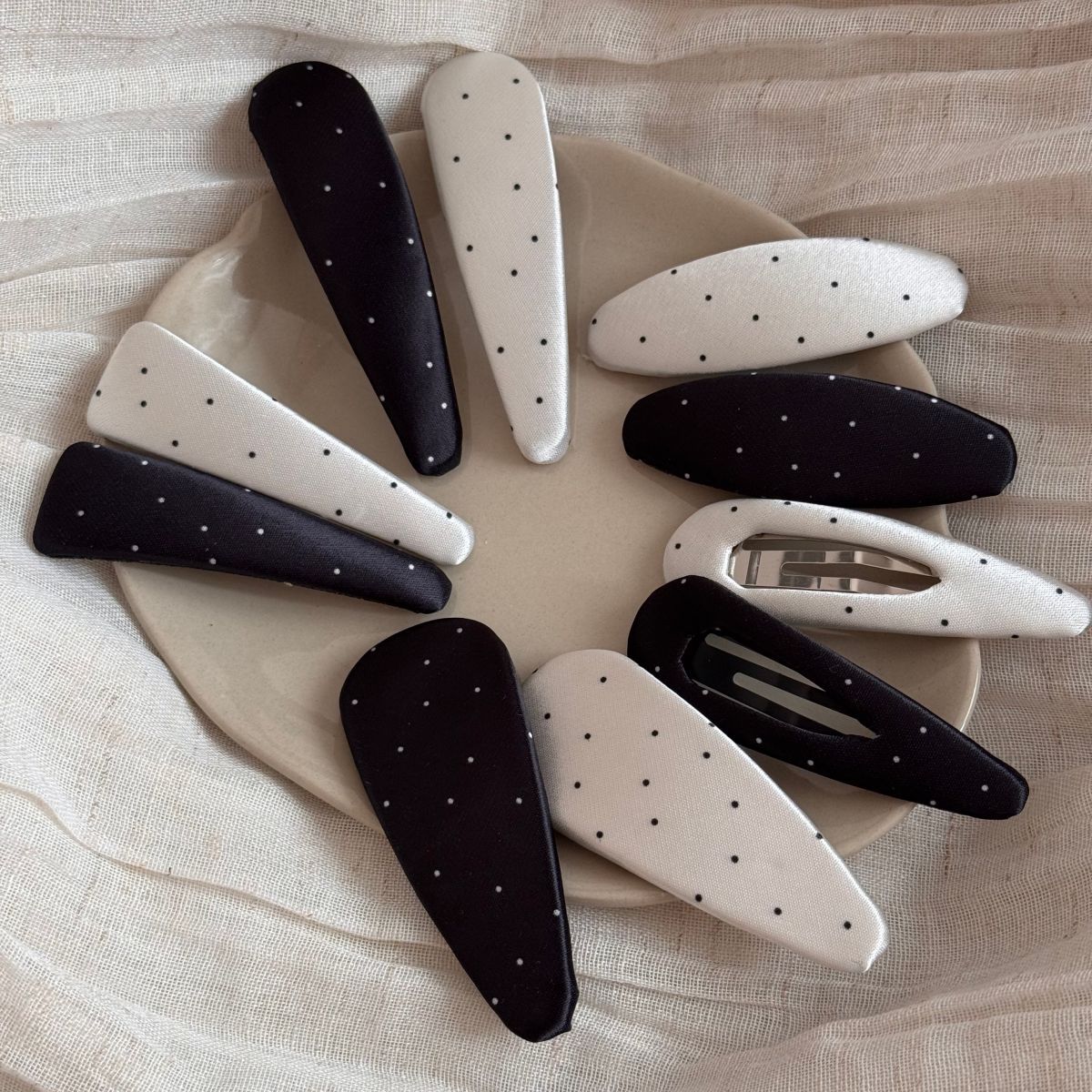 Minimalist Polka Dot Snap Hair Clip 6W6HCP1668