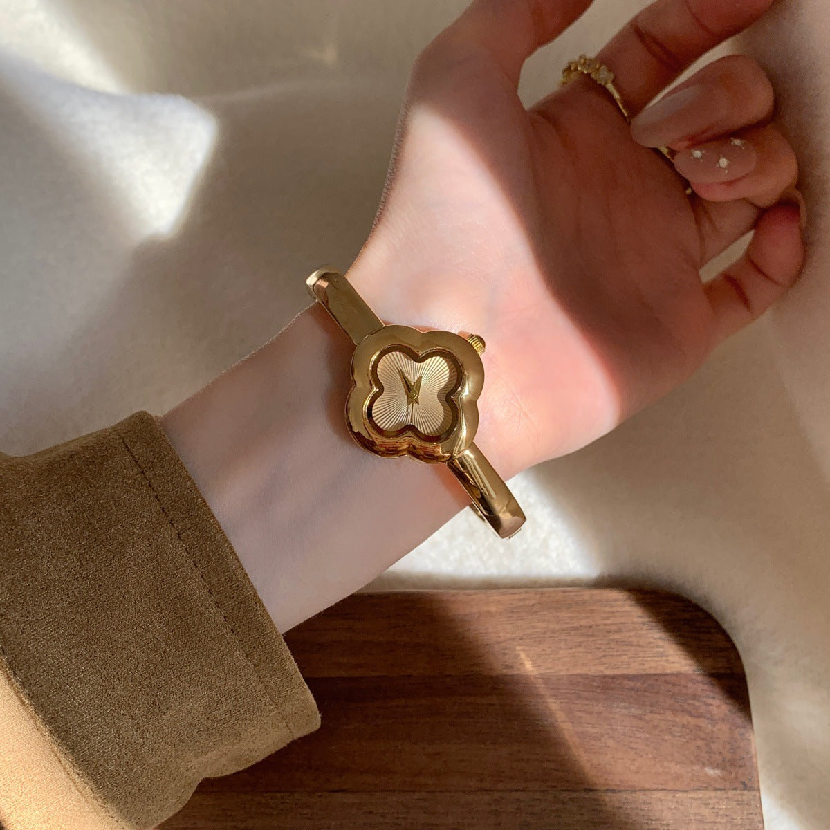 Four-Leaf Clover Quartz Watch - DippedShop Wholesale - #5891