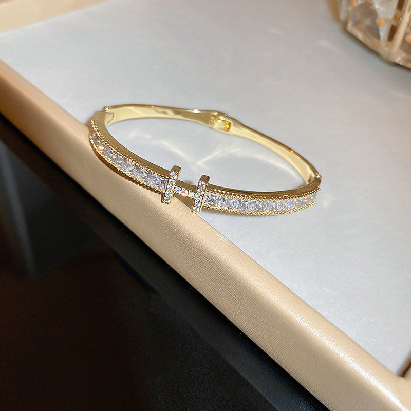 Elegant Gold Plated Rhinestone Bracelet 6W6JBR686