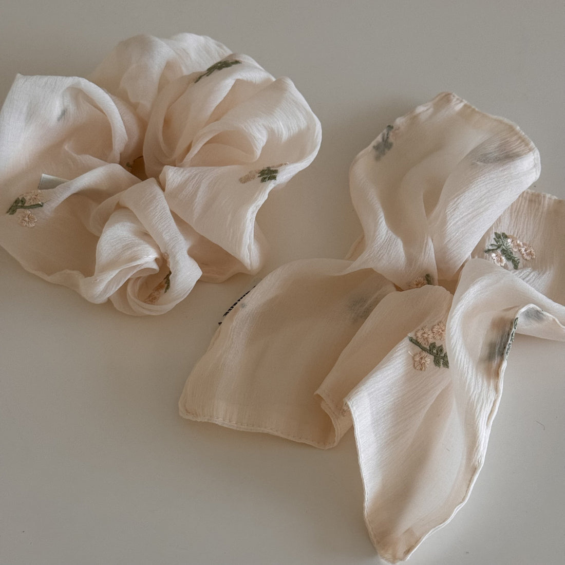 Floral Hair Scrunchie - DippedShop Wholesale - #1011