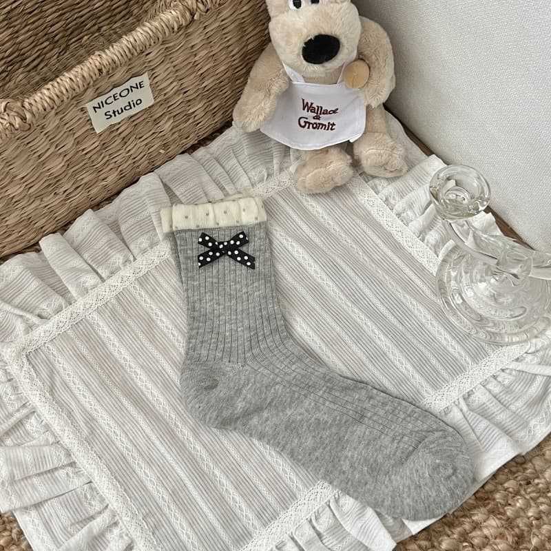 Cute Polka Dot Bow Knot Slouchy Socks 6W8FSO673